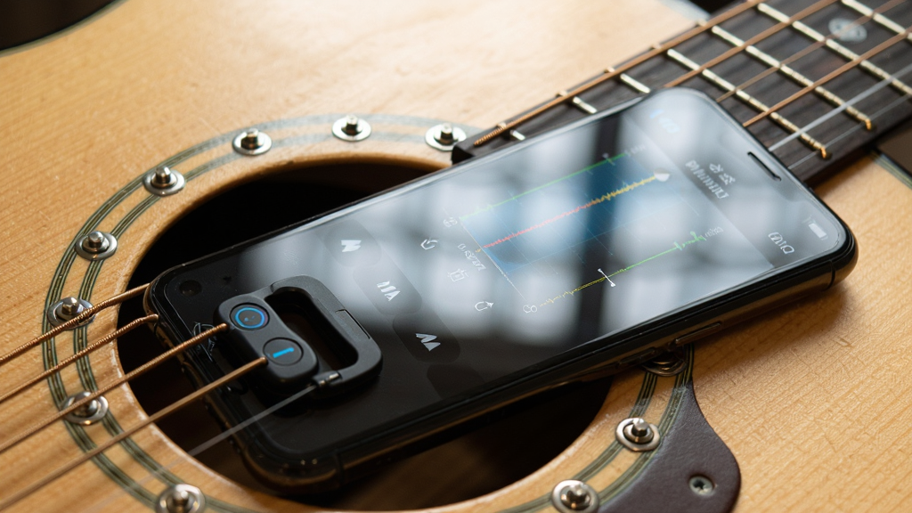һ��չʾGuitar����У�������ֻ������еĳ���ͼ������Ϊһ���ֻ�������ľ�������׸�������Ļ��ʾ�������棬����Ϊ�ֻ��뼪���ֲ���д�����Ϊ���ʵ�ķ��ϸ�ڰ������������Һ��ֻ���Ļ���⣬���ʸ��壬�ɾ����޶���Ԫ�ء�